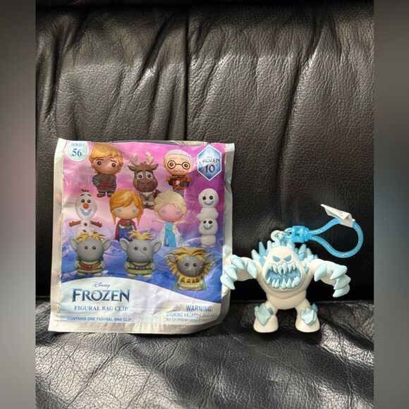 Disney Frozen Marshmallow 10th Anniversary Figural Keychain Exclusive (CHASER) - Picture 1 of 2